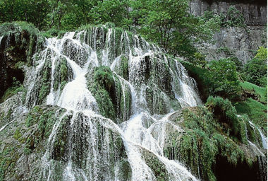 Camping Jura La Marjorie : Cascades des Tufs à Baume-les-Messieurs